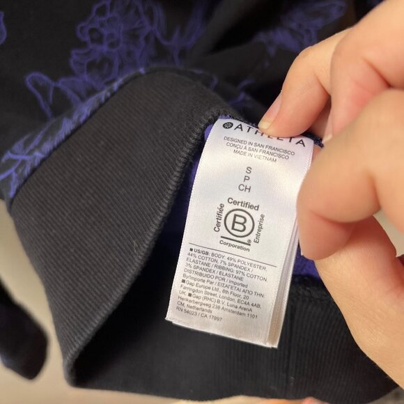 Athleta Triumph Hoodie Astial Bloom Black - Size Small - Picture 5 of 5